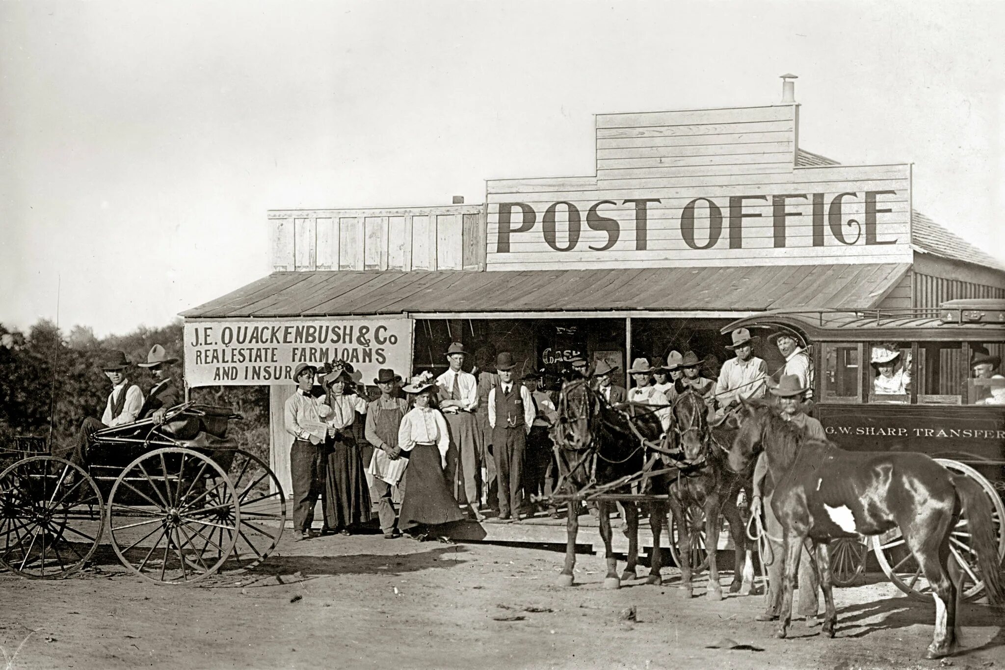 Post systems. Post office. postal office. post office 1900 england.