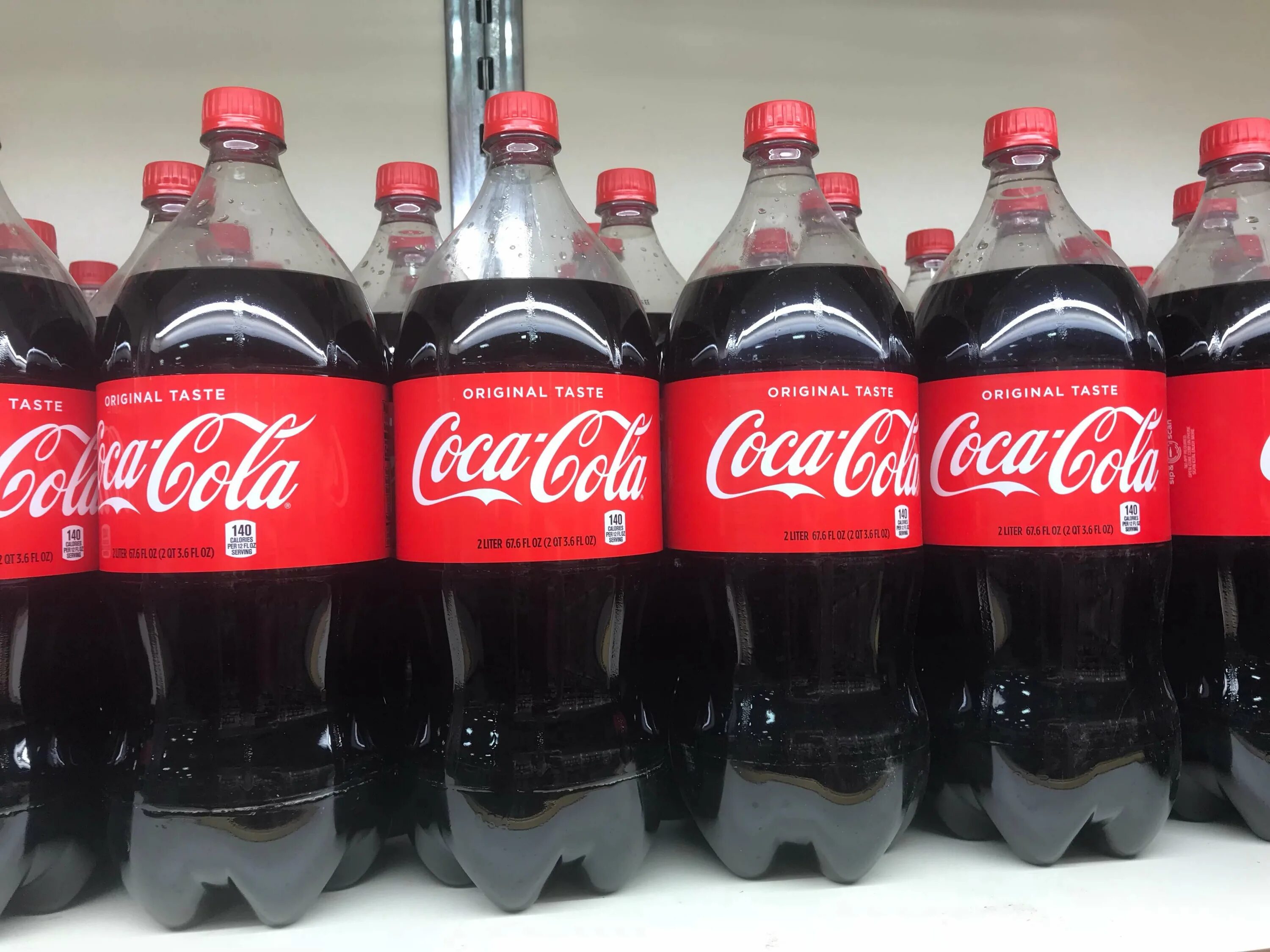 Бутылка колы купить. Coca Cola 1.5 литра. Оригинальная кола. Кока кола бутылка 2 литра. Кола 2.5 литра.