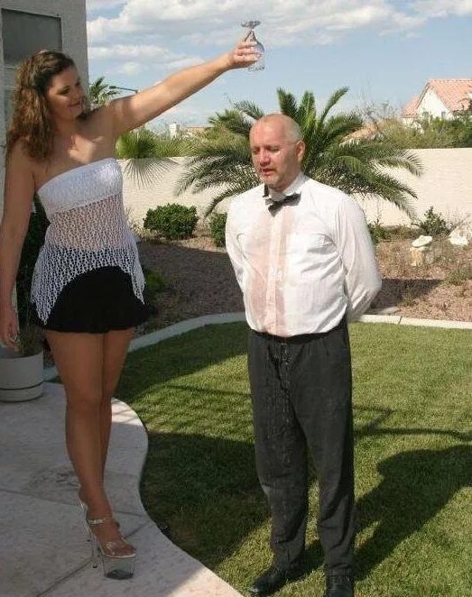 Tall woman little man. Высокие женщины. Very very tall women. Очень высокая девочка. Tall woman little man.