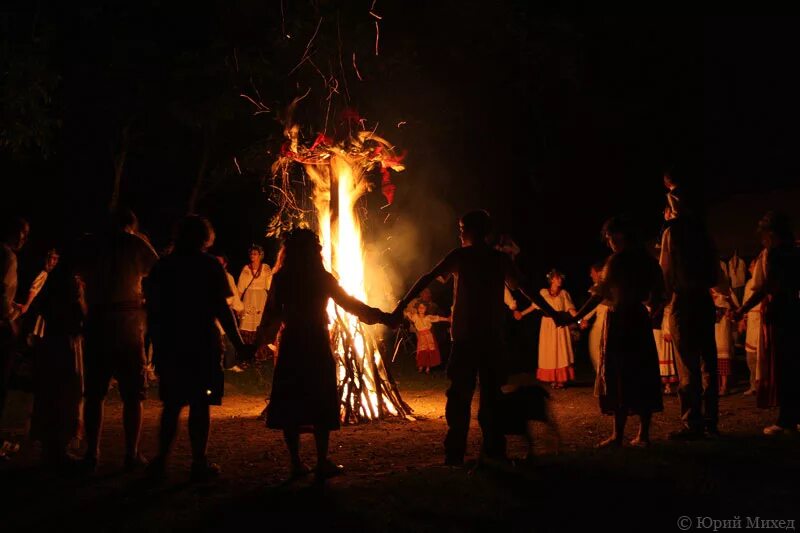 Шабаш на лысой горе в вальпургиеву ночь. Вальпургиева ночь картина крамского. Святая ночь великого шабаша. Луис рикардо фалеро шабаш ведьм 1878. Лысая гора шабаш ведьм.