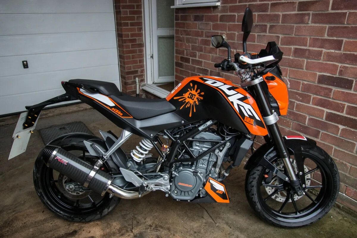 Ктмы. KTM Duke 125. Мотоцикл KTM 125 Duke. KTM Duke 125 2011. Мотик KTM Duke 125.