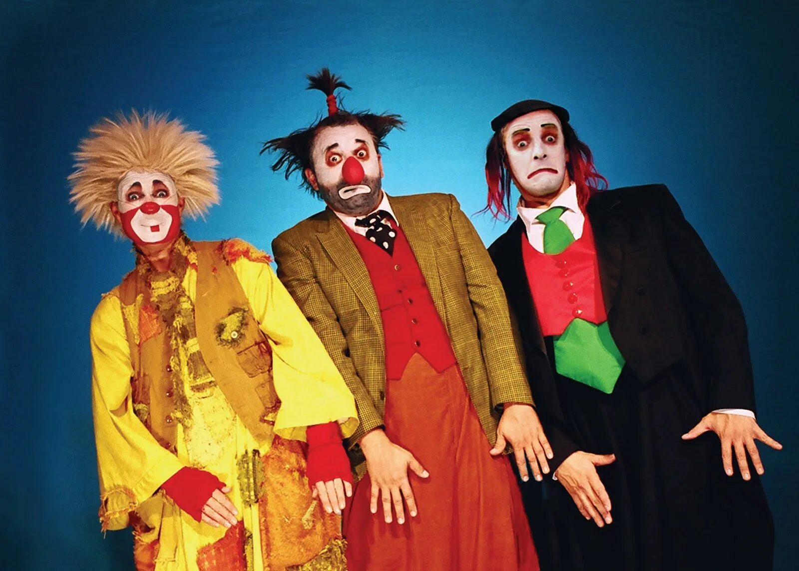 Три клоуна. Трое клоунов. Клоунский коллектив. Клоун в театре. There three clowns at the