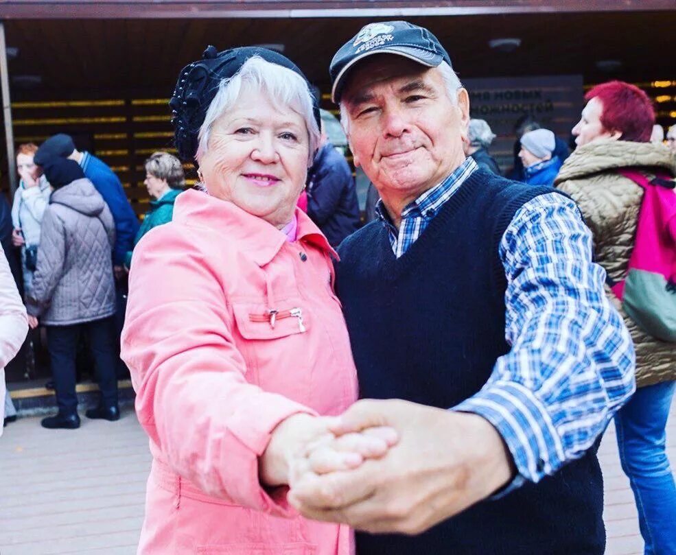 Пенсионеры свао. Пожилые люди в России. Старики в России. Пожилые люди России танцуют. Пожилые люди в Москве.