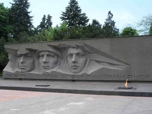 Памятник огонь вечной славы. Мемориал вечный огонь ставрополь. мемориал вечная слава ставрополь. памятник вечной славы ставрополь. мемориал огонь вечной славы, город ставрополь.
