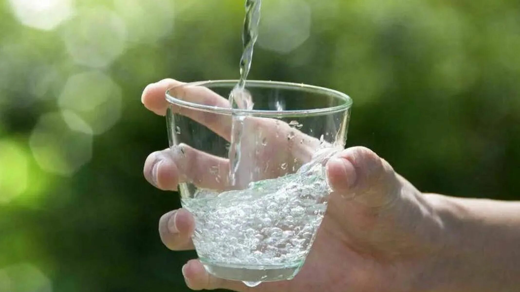 Питьевая вода. Чистая вода. Стакан воды. Чистая питьевая вода. Нужно пить чистую воду