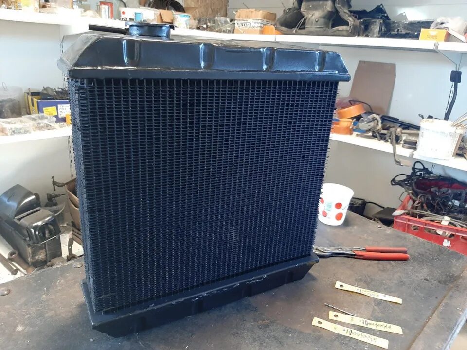 Радиатор от газ 67. Радиатор охлаждения газ 2410 алюминиевый. Радиатор газ 67. Радиатор газ 67б. Радиатор охлаждения газ 3102 медный.
