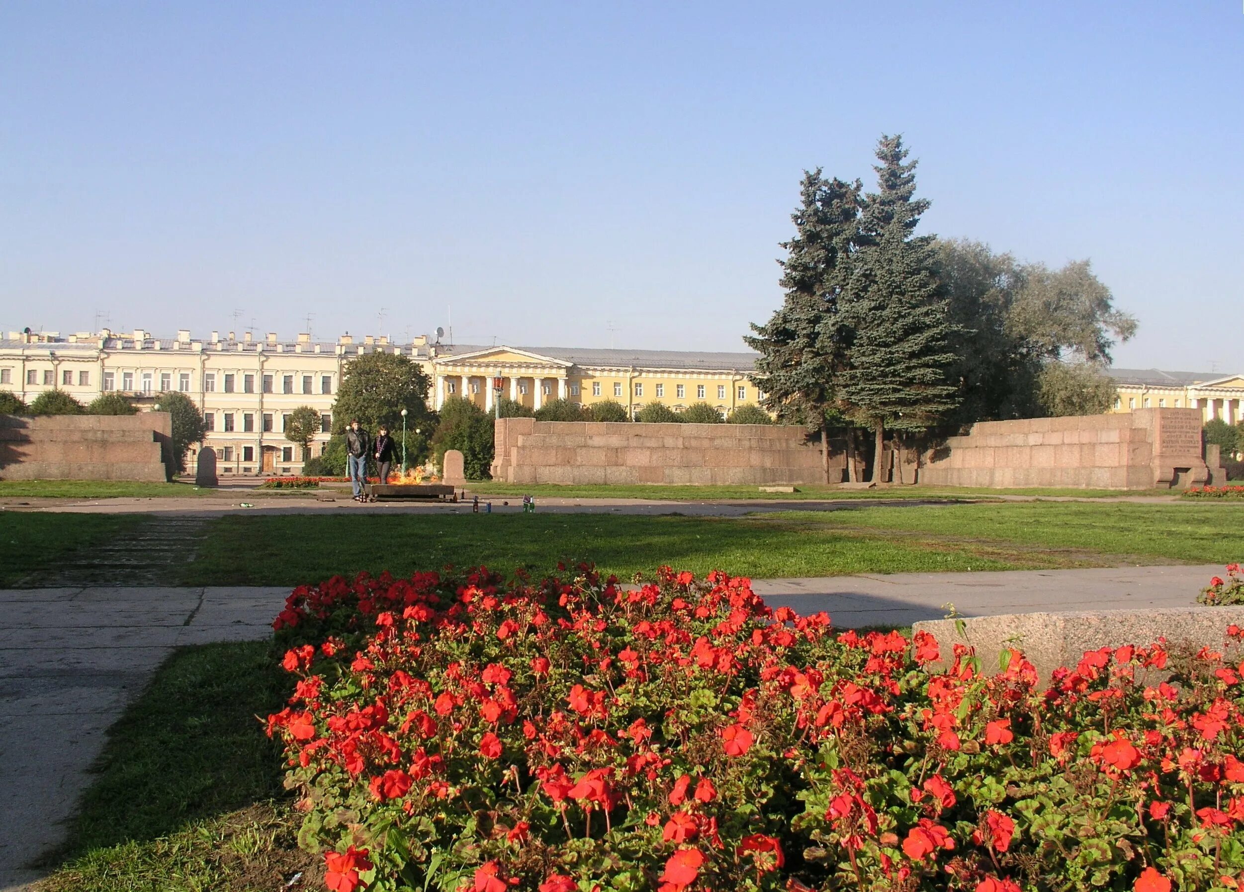 Где марсово поле. Марсово поле СПБ. Марсово поле, Санкт-Петербург, Марсово поле. Сад-партер Марсово поле в Санкт-Петербурге.. Марсово поле Версаль.