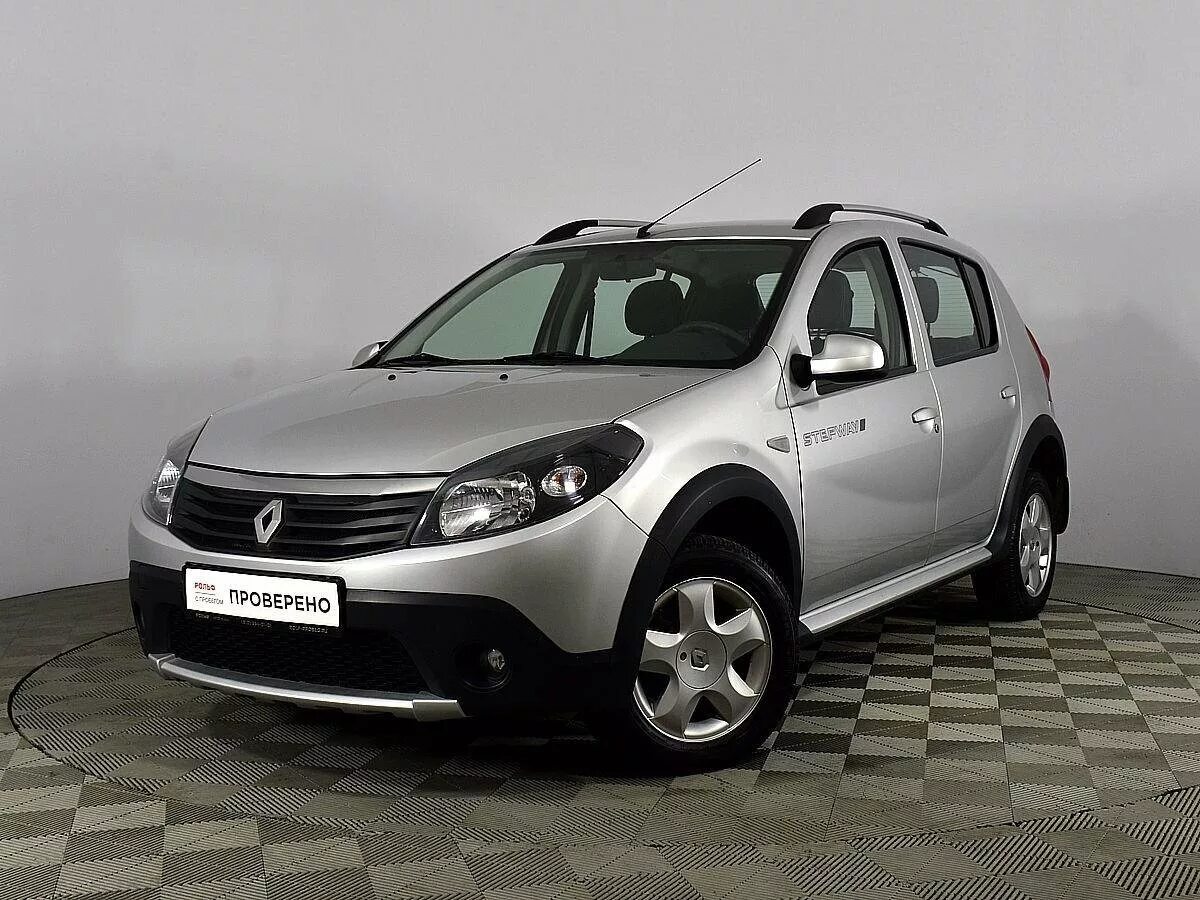 Renault бу. Рено степвей хэтчбек. Рено Сандеро степвей 1. Renault Sandero Stepway 1 серебристый. Рено Логан степвей хэтчбек.