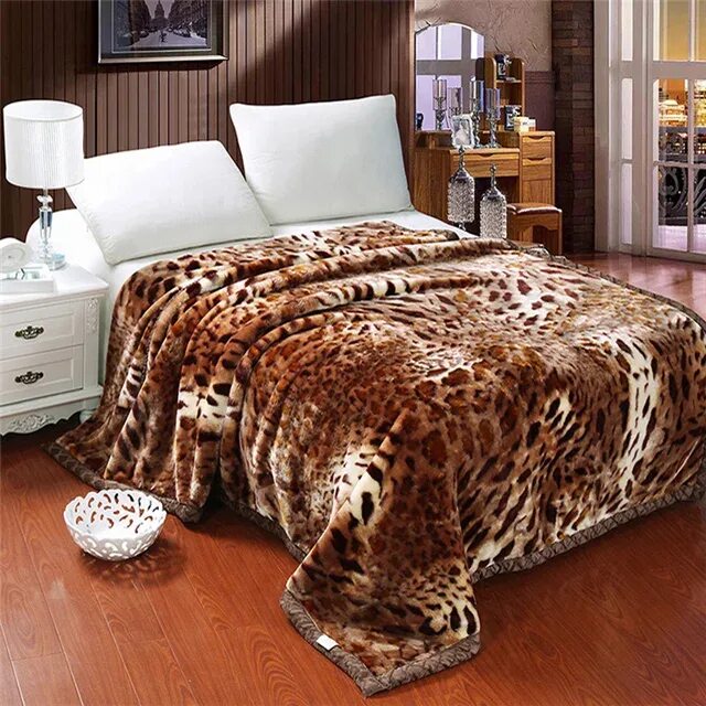 Плотное толстое покрывало. Плед Mink Blanket. Плед леопард Китай Сиам. Плед World class Mink Blanket тигр. Плюшевое покрывало.