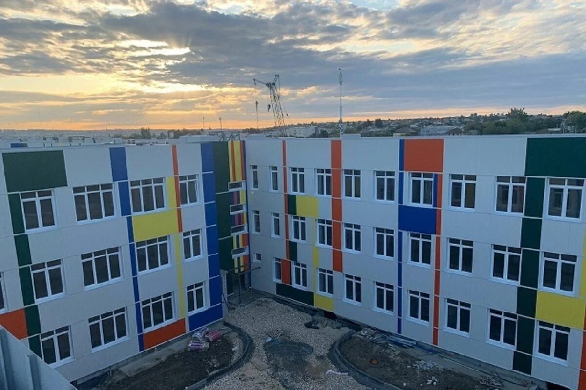 Новая школа в красноармейском районе волгоград. Школа 17 волгоград. Волгоград школа 86 тракторозаводской район. Школа 128 волгоград. Гимназия 15 советского района волгограда.