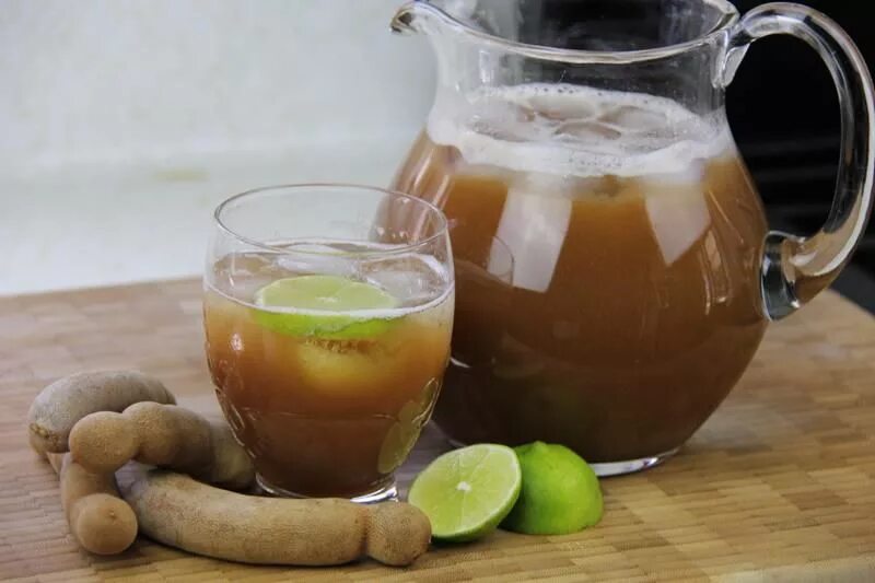 Сосновый сок пьют. Тамариндо напиток. Сок тамаринда. Tamarind Juice Drink. Tamarind Cider Juice.