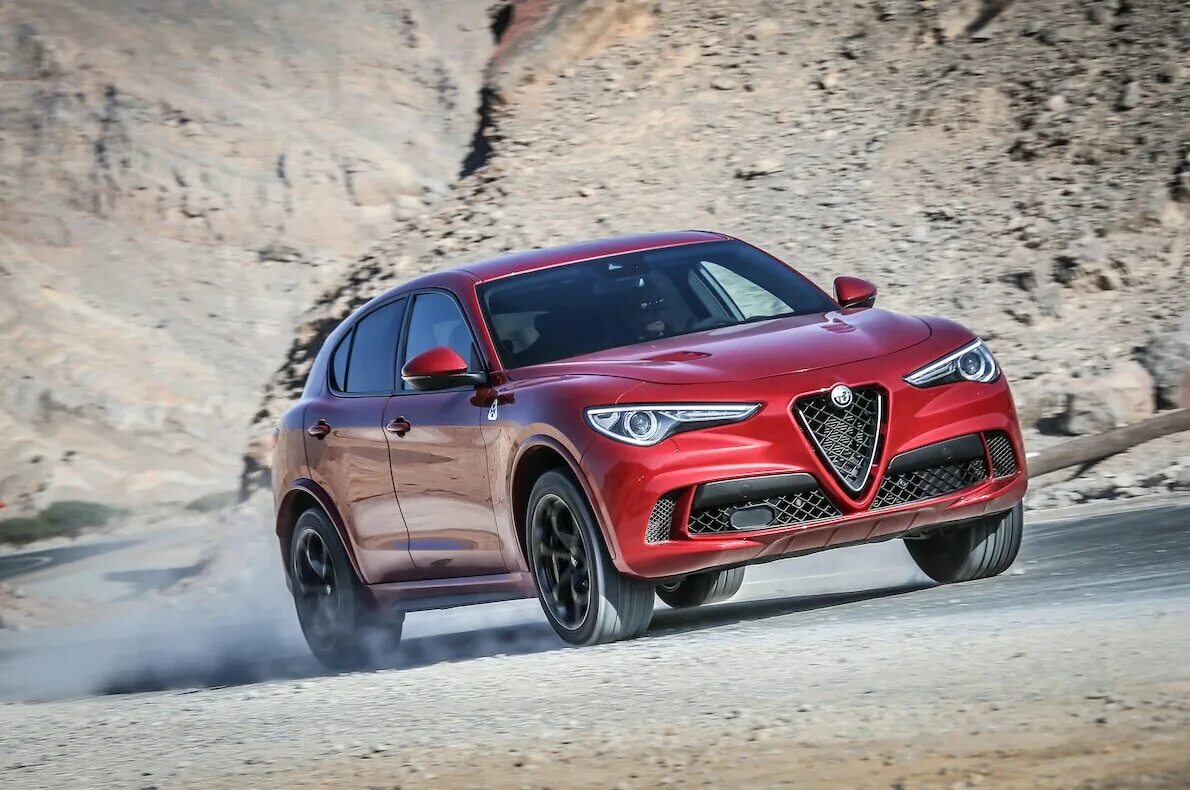 Alfa romeo стельвио. Alfa romeo паркетник. Alfa romeo stelvio. Кроссовер альфа ромео стельвио. Альфа ромео паркетник стельвио.