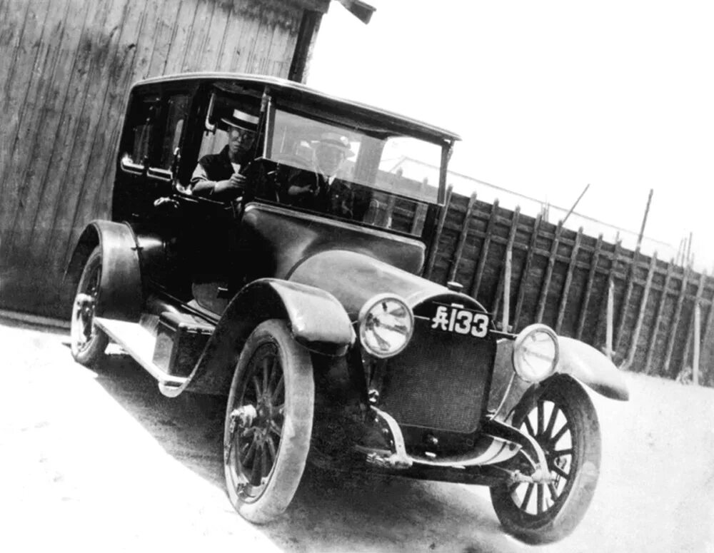 Первая мицубиси. Mitsubishi model a 1917. Автомобиль Mitsubishi model a 1917. Первый автомобиль Mitsubishi model a 1917 года.. Митсубиси в 1917 году.