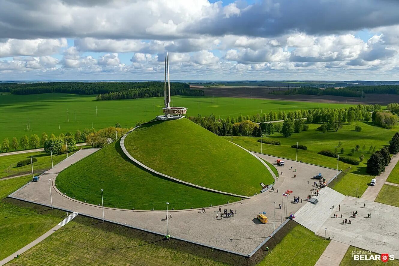 Минский курган. Мемориальный комплекс Курган славы. Курган славы Минск. Курган славы мемориал Белоруссия. Хатынь Курган славы.