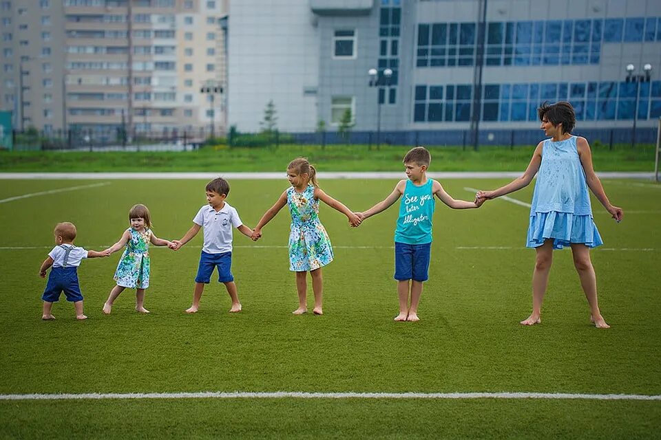 Многодетная семья. Фотоконкурс для многодетных семей. Конкурс многодетных семей. Многодетные семьи Москвы. 3 до 7 московская