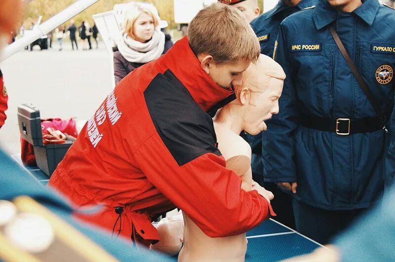 Общественные чрезвычайные ситуации. Волонтёрство в чрезвычайных ситуациях. Добровольчество в чрезвычайных ситуациях. Добровольцы мчс россии. Волонтеры и мчс россии.