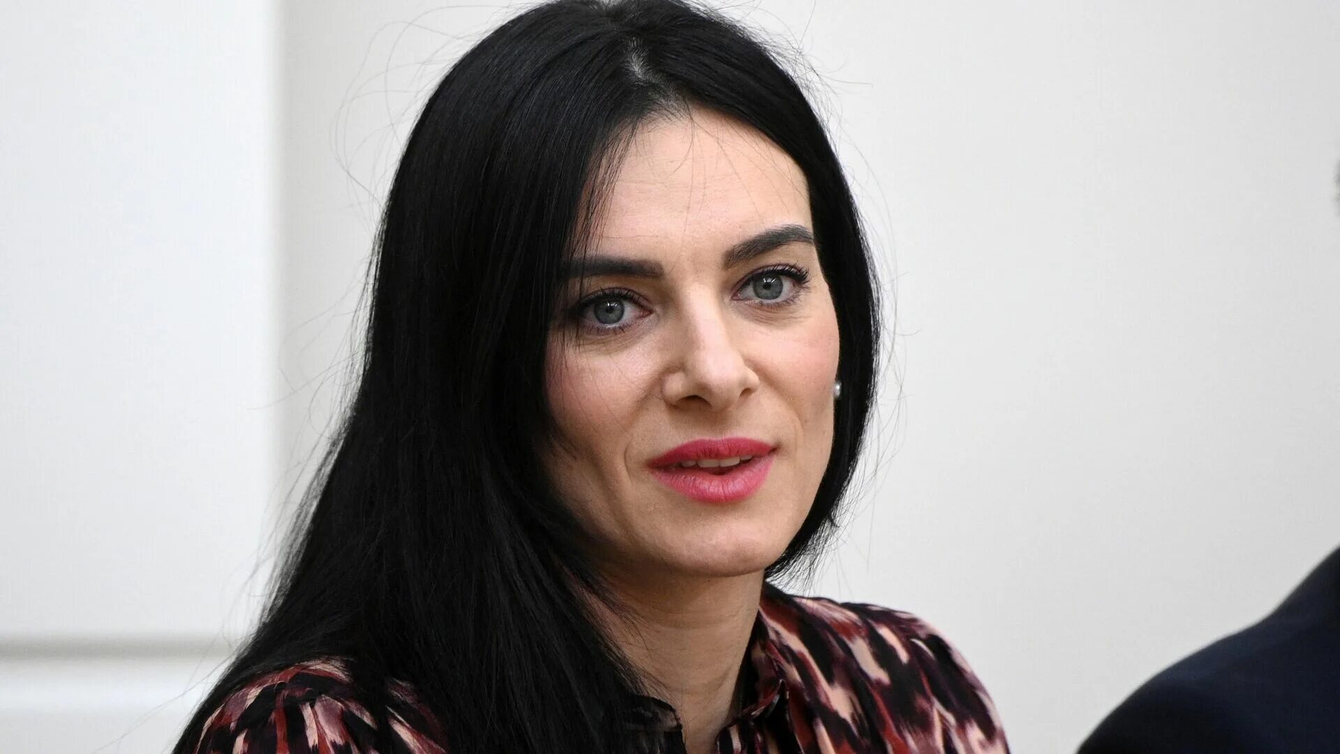 Исинбаева олимпийская чемпионка. Исинбаева гражданка монако. Исинбаева олимпийская чемпионка. Исинбаев новости. Исинбаева.