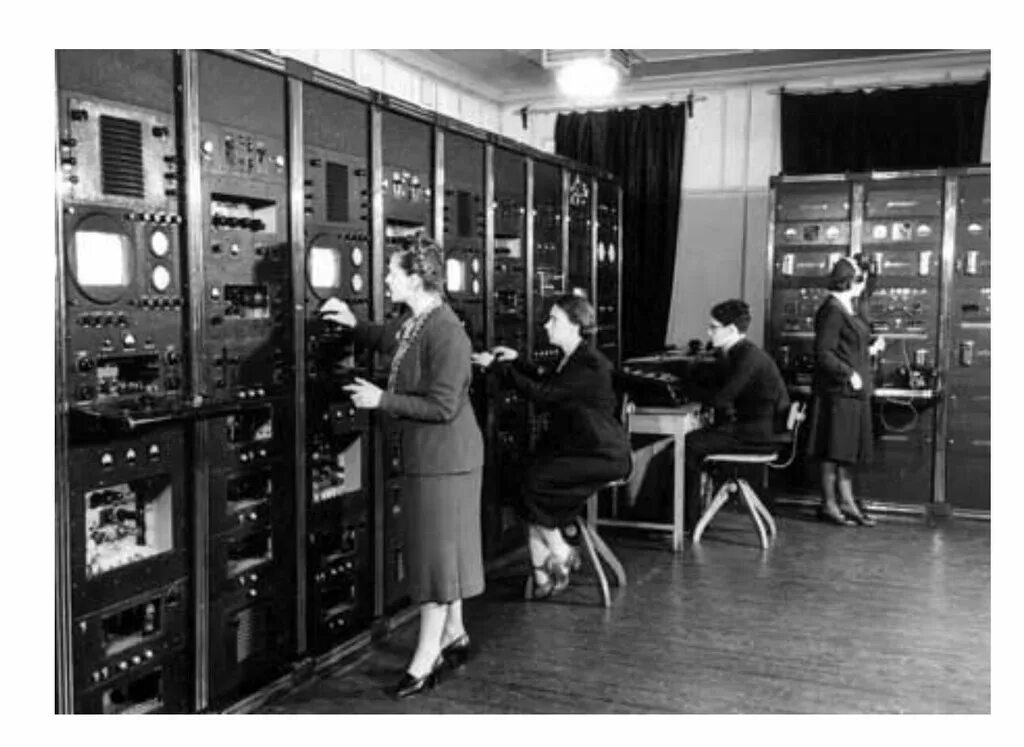 1931 — в ссср проведена первая опытная телепередача. Телевидение. Телевизор 1956 года. Телевидение в 1928 смит. Первое телевидение.