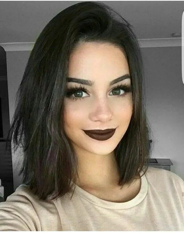 Макияж под темное каре Pinterest Gothic beauty, Makeup, Short hair styles