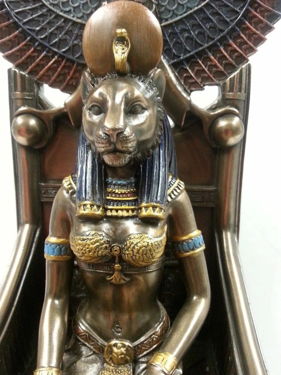 Животные богов египта. Сехмет богиня. Египетская богиня Сехмет. Сехмет богиня войны. Сохмет богиня древнего Египта.