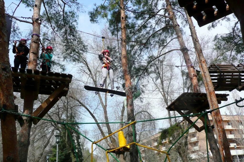 Тарзания самара загородный парк. Веревочный парк в самаре. Веревочный парк тарзания самара. Веревочный парк тарзания волгоград. Веревочный парк пхукет.