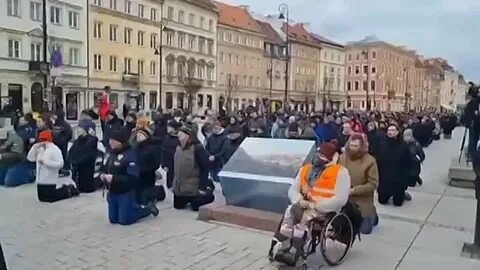 Встала на колени видео