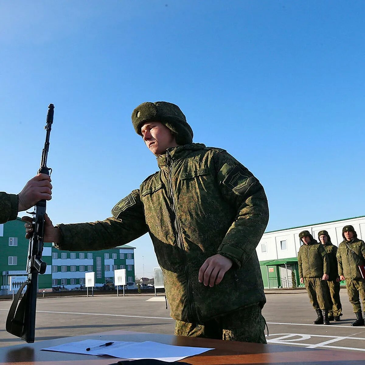 Идрицкая берлинсквя дивизия. Военные контрактники. Мобилизация. Российский военный фон.