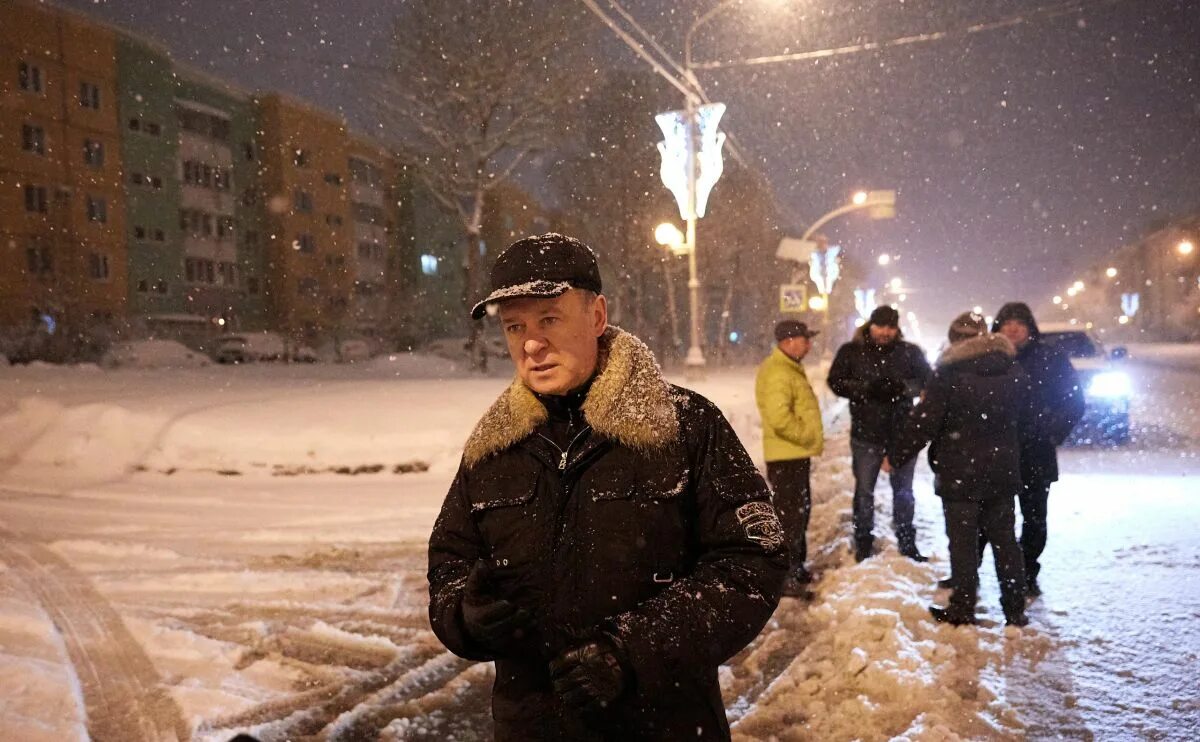 Прогноз южно сахалинск сегодня. Метель в городе. южно-сахалинск 2025. снег в южном городе 2. южно-сахалинск метель 2025.