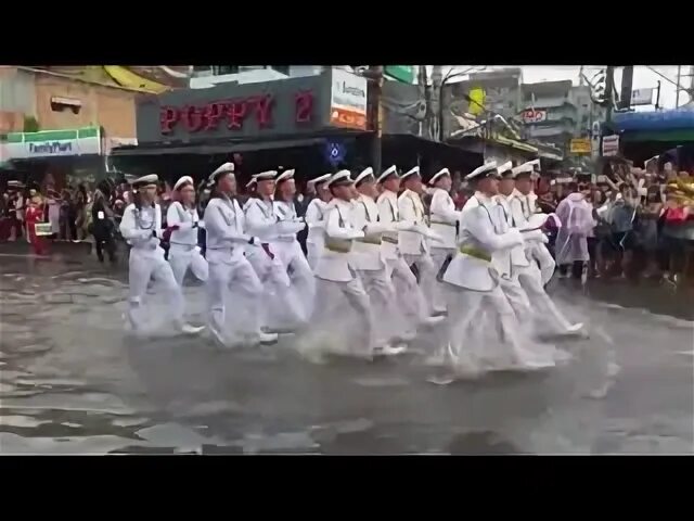 Видео парад в тайланде. Парад моряков в Тайланде видео русских после ливня. Русские моряки маршируют в Тайланде. Русские моряки на параде в Таиланде. Парад моряков в Тайланде.