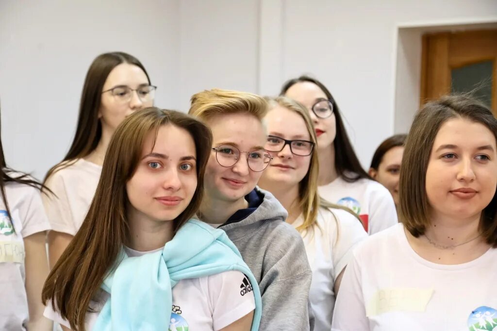 Эмблема сердце учитель. Студенческий педагогический отряд горящие сердца. Символ семьи. Педагогический университет сургут худенева мария григорьевна. Вожатское сердце сибири 2013.