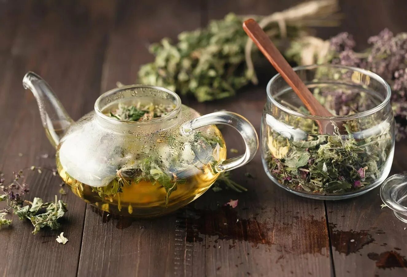 Травяной чай. Отвары из растений. Чай травки. Чай из лечебных трав.