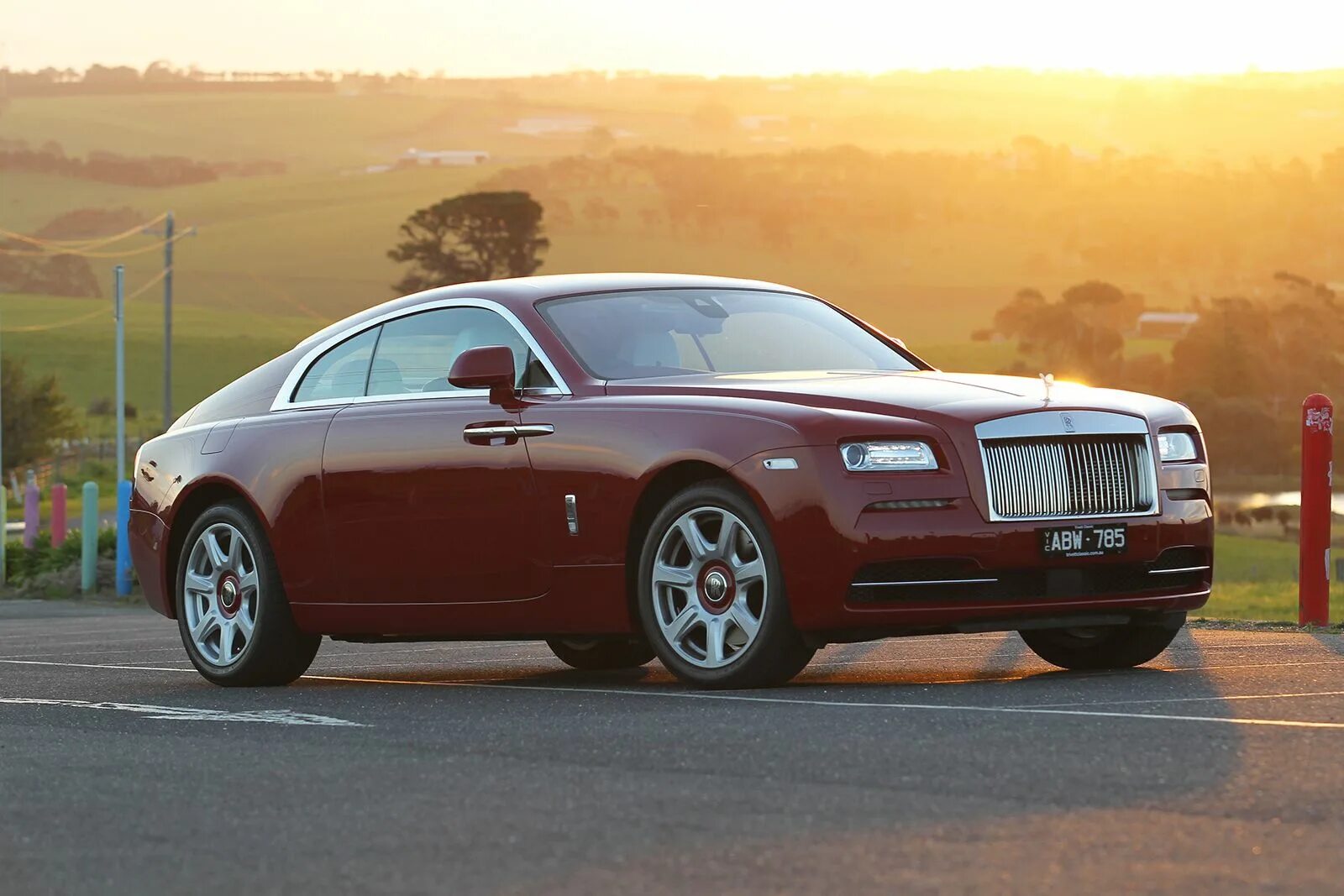 Rolls история. Rolls Royce. Новый Роллс Ройс. Роллс Ройс модели. Ройс Ройс последний мадел.