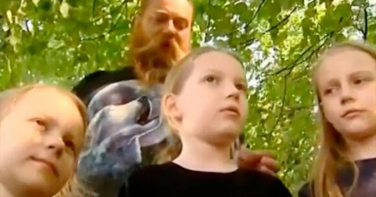Семья вундеркиндов тепляковых. Алиса мгу теплякова семья. алиса мгу в 8 лет семья. алиса теплякова вундеркинд. семья тепляковых вундеркинды.