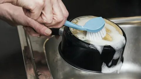 Это средство очистит даже старые пригоревшие кастрюли: трюк советских хозяек А т