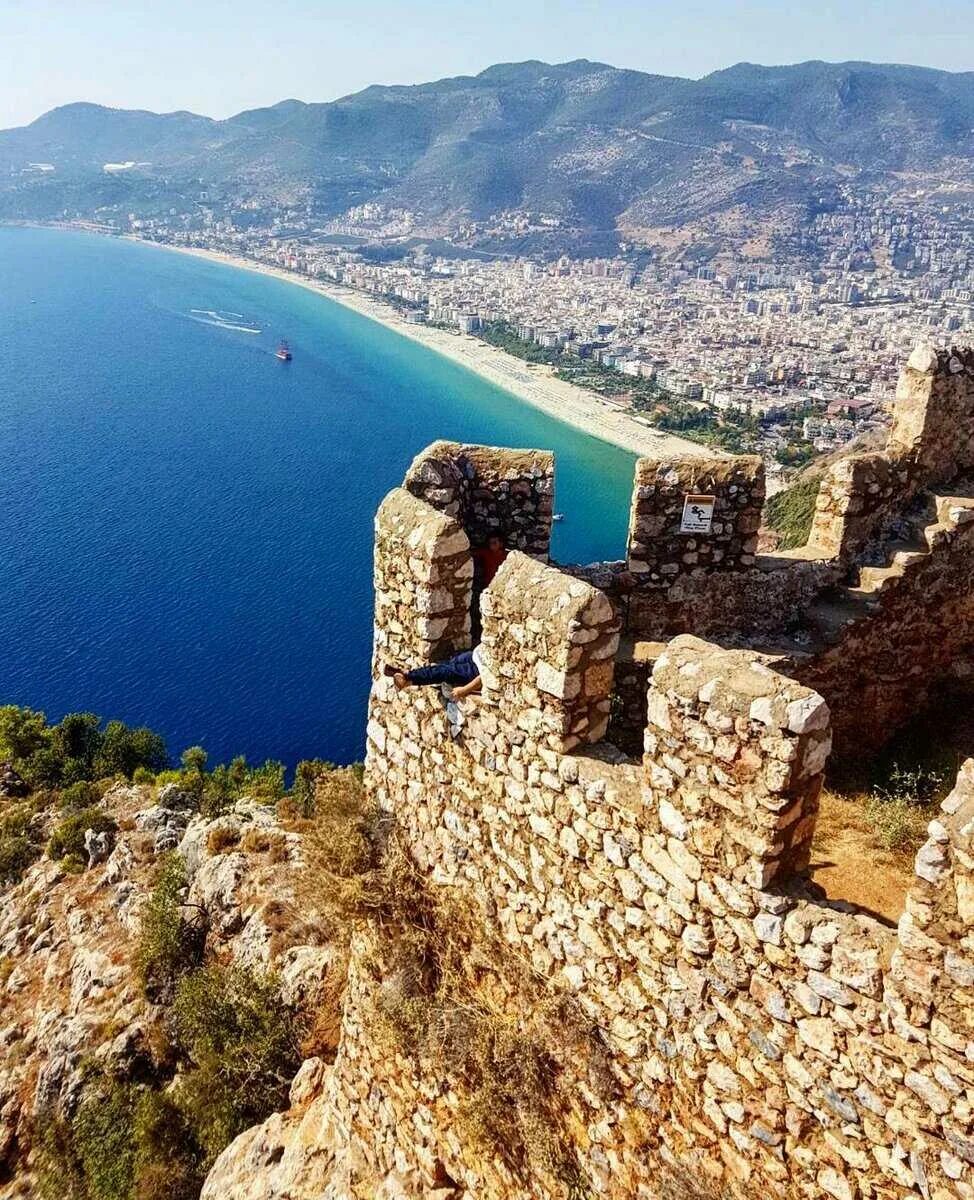 Alanya turkey. Крепость Клеопатры в Алании. Аланья (Турция). Крепость Аланьи замки Турции. Аланья вид с крепости.