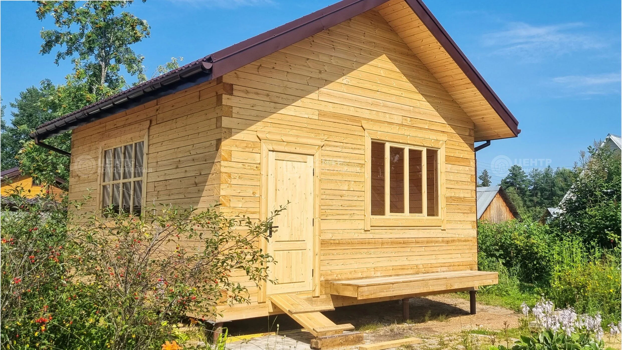 Дом баня 2 этажа из оцилиндрованного бревна. Дом каркасный 6х6 с террасой и балконом. Деревянные дома 5 на 6. Каркасный дом 6 на 6. Варианты дачных домиков 6х6.