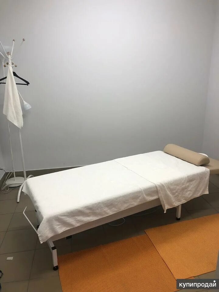 Кабинет косметолога с фитобочкой и душевой кабиной. Массажный кабинет 12 кв метров. Аренда массажного кабинета калининград сельма. Аренда массажного кабинета калининград сельма. Кабинет массажиста.