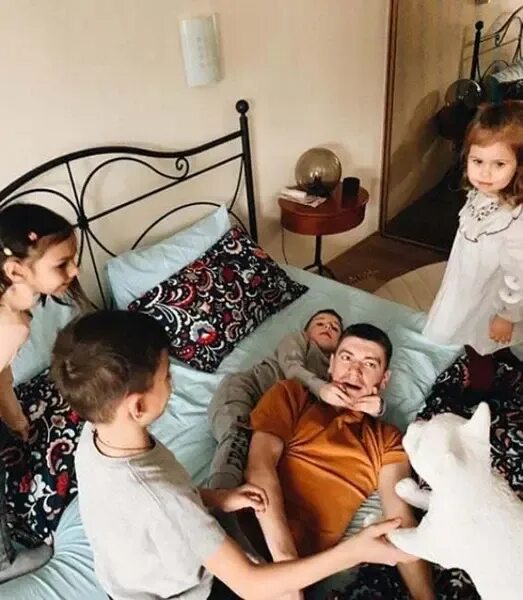 Мама гудкова. Семья саши гудкова. Сестра гудкова. Мама гудкова. Мама саши гудкова.