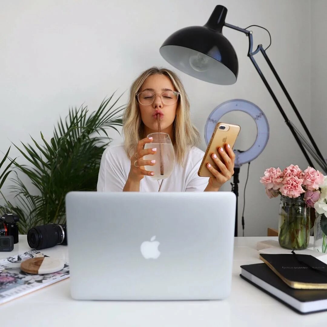 Администратор салона. Фото администратора салона красоты. Администратор фотостудии. Администратор фотостудии. Администратор парикмахерской.