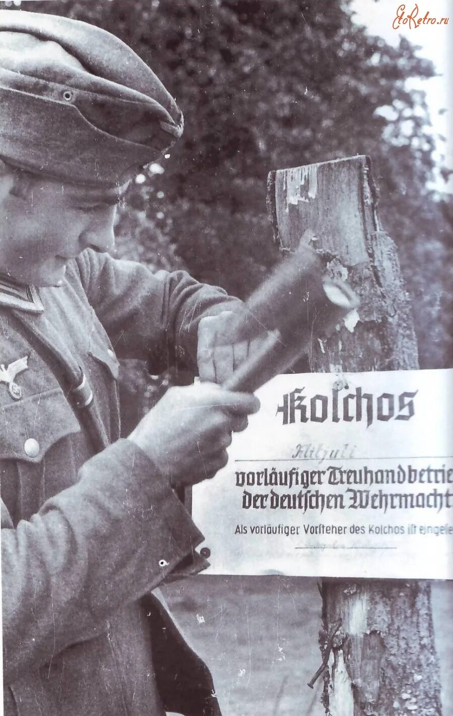 Переселенцы колонисты немцы поволжье саратов. Оккупированная деревня партизаны 1941. Как будет по немецки колхоз. Пахота крестьянство в начале 20 века в россии. Колхоз на немецком.