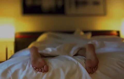 Ins bett gehen