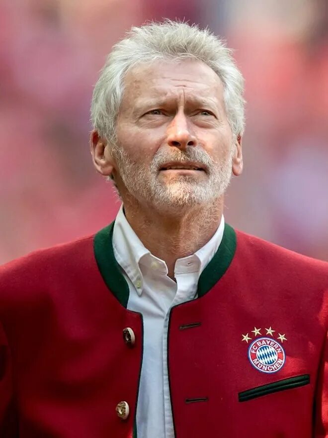 Пауль брайтнер. Гэвин брайтнер. Красный пауль футболист. Пауль брайтнер. Брайтнер футболист.