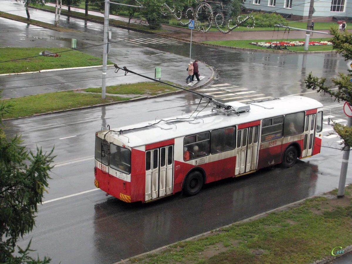 Где едет 2 троллейбус ижевск. Ижевский троллейбус. зиу-11 троллейбус ижевск. троллейбус 1280.