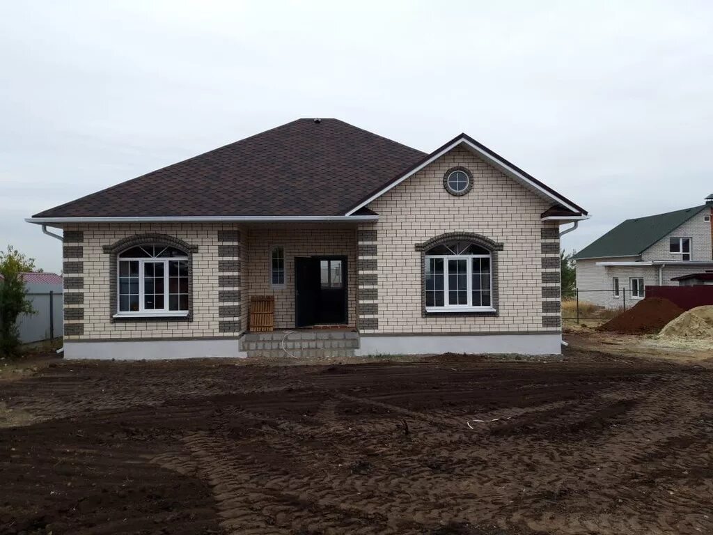 Хаусберг проекты. Красивые одноэтажные коттеджи. Z67a одноэтажный. Одноэтажный дом 120кв с террасой. Одноэтажный дом авито.