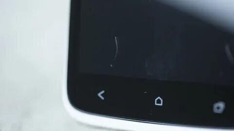 Экран смартфона царапины