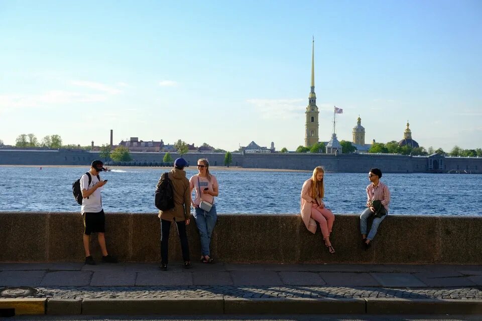 Санкт-Петербург летом. Жара в Питере. Питер летом фото. Ветреный Санкт Петербург. Погода на лето в спб