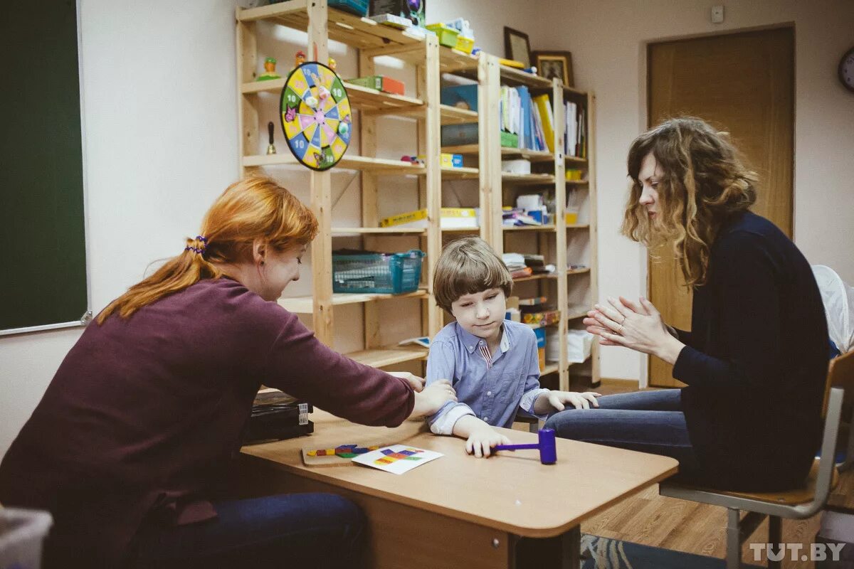 дети с рас. дети с рас в школе. обучение в школе ребенка с рас. дети с аутизмом в школе. ресурсный класс для детей с аутизмом в школе.