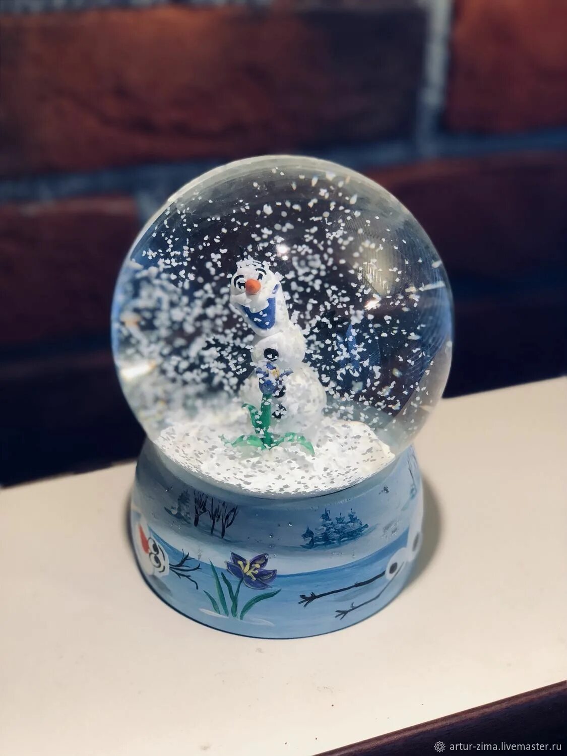 2 снежный шар. Снежный шар. Стеклянный шар со снеговиком. Шар со снегом. Снежный шар со снеговиком.