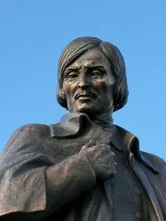 Памятник гоголю