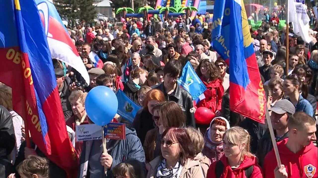 Празднование Первомая в России. С праздником Первомая. Празднование 1 мая. 1 Мая праздник.